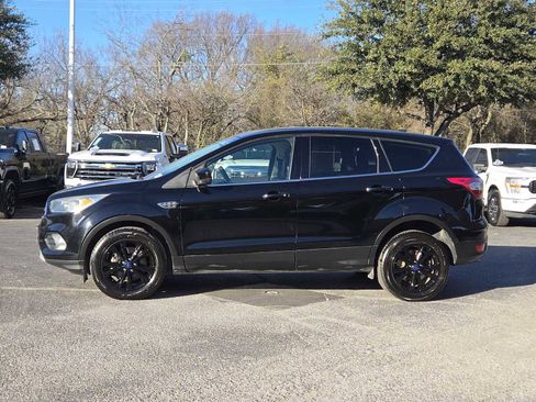 Used 2017 Ford Escape SE image 4