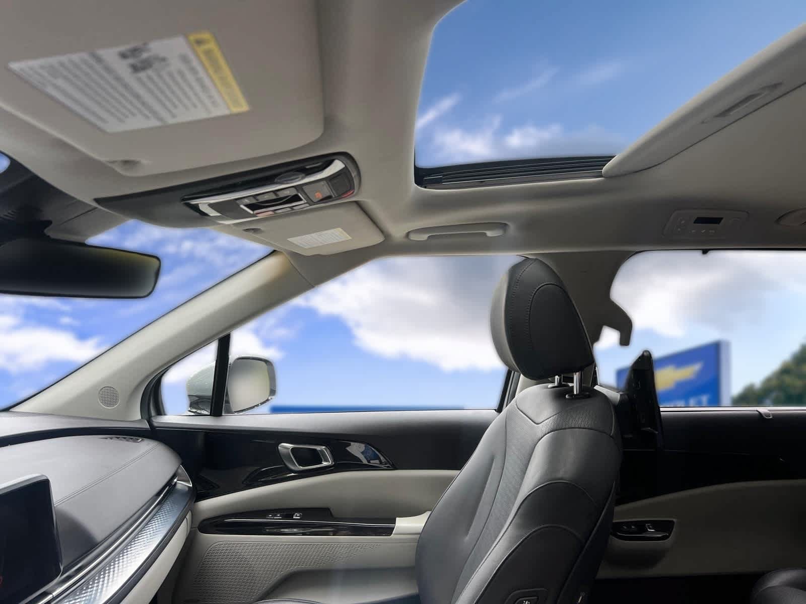 Used 2024 Kia Carnival SX Prestige FWD image 12