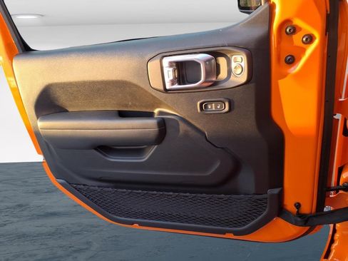 Used 2025 Jeep Wrangler Sport image 27