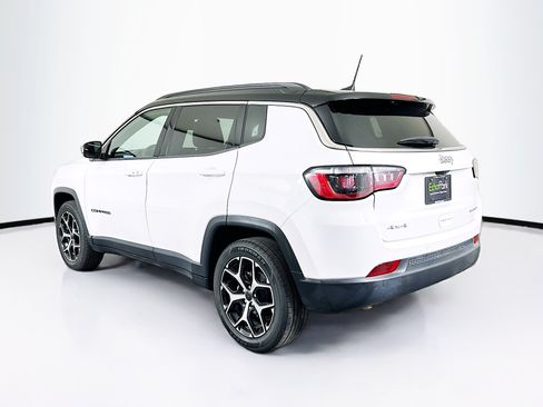 Used 2025 Jeep Compass Limited AWD/4WD image 5