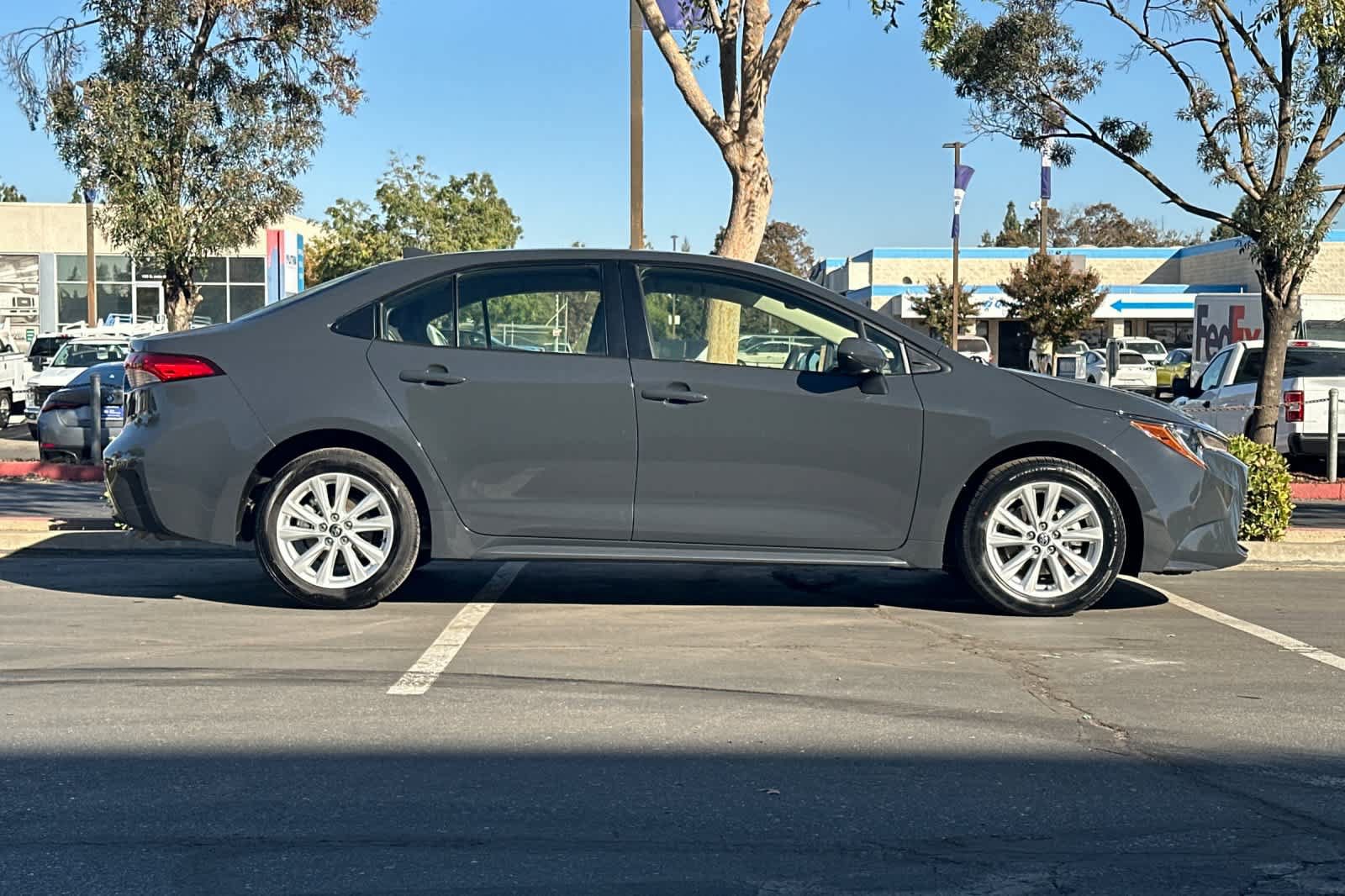 Used 2026 Toyota Corolla LE w/ LE Premium Package FWD image 9