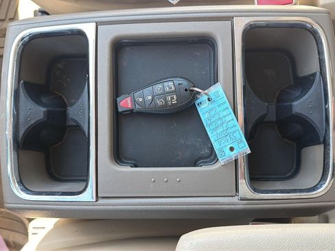 Used 2010 Chrysler Town & Country Limited w/ Entertainment Group #3 FWD image 25