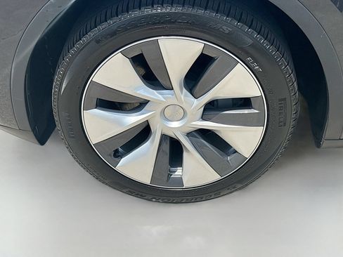 Used 2024 Tesla Model Y Long Range AWD/4WD image 28