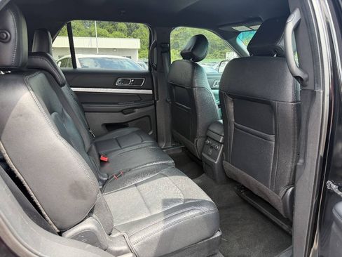 Used 2016 Ford Explorer XLT w/ Equipment Group 202A FWD image 15