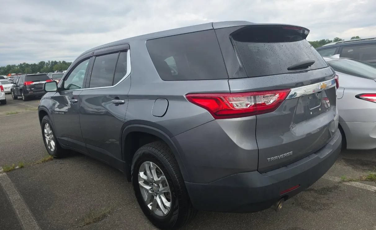 Used 2021 Chevrolet Traverse LS w/ LPO, Floor Liner Package FWD image 4