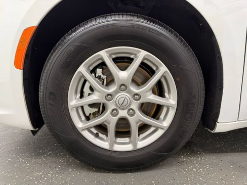 Used 2025 Chrysler Pacifica Select FWD image 18
