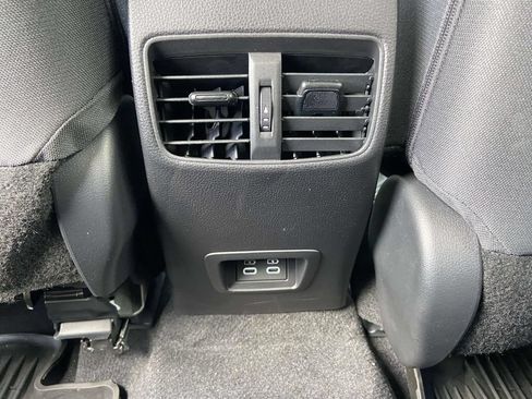 Used 2025 Toyota Corolla Cross LE FWD image 21