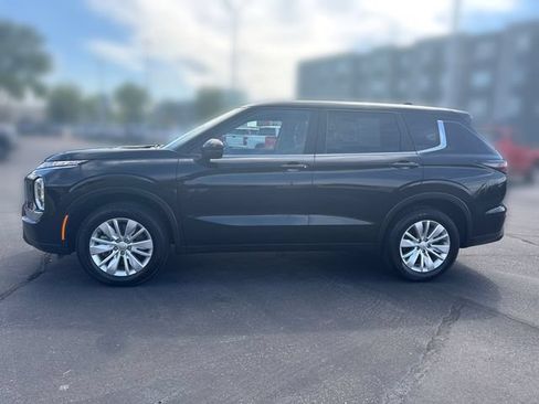 Used 2025 Mitsubishi Outlander ES AWD/4WD image 2