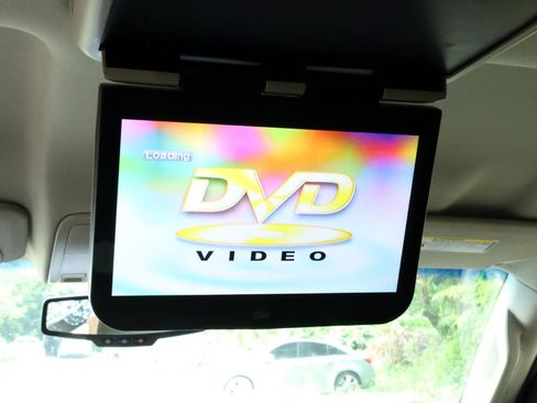 Used 2017 GMC Yukon SLT image 25