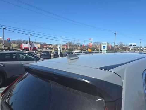 Used 2023 Honda CR-V EX-L image 12