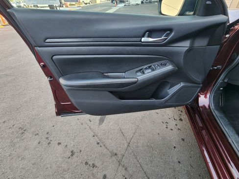 Used 2024 Nissan Altima 2.5 SV FWD image 16