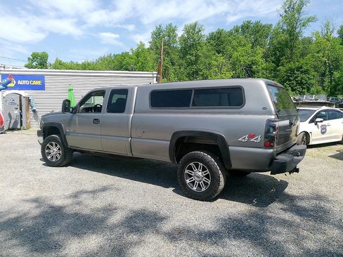 Used 2006 Chevrolet Silverado 2500 W/T w/ Skid Plate Package AWD/4WD image 13