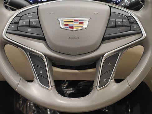 Used 2018 Cadillac XT5 Luxury image 5