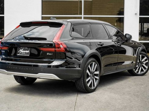 Used 2025 Volvo V90 B6 Cross Country Plus w/ Protection Package Premier AWD/4WD image 9