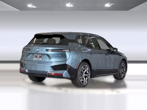 Used 2024 BMW iX xDrive50 w/ Sport Package AWD/4WD image 9