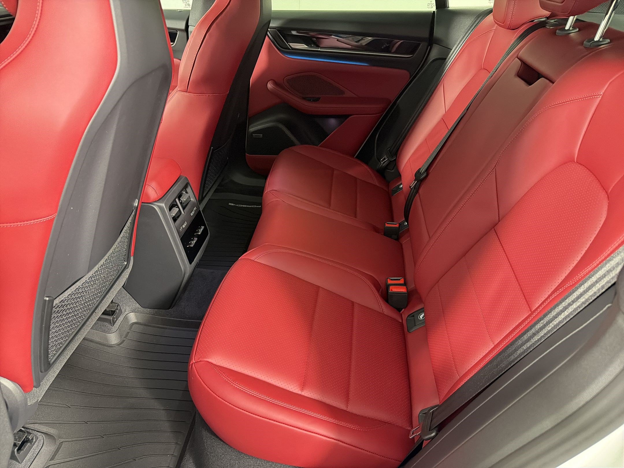 Used 2026 Porsche Macan Electric RWD image 15