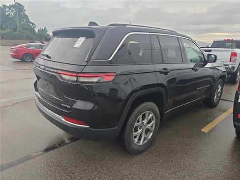 Used 2023 Jeep Grand Cherokee Limited AWD/4WD image 9
