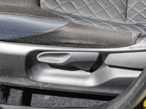 Used 2021 Toyota C-HR XLE FWD image 27