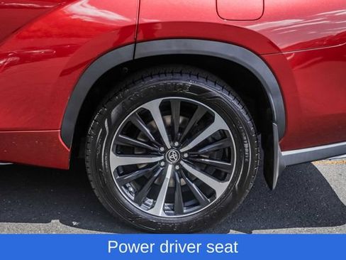 Used 2022 Toyota Highlander XSE AWD/4WD image 16