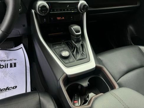 Used 2020 Toyota RAV4 Limited image 23