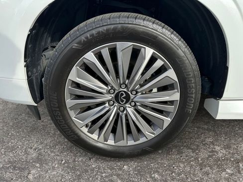 Used 2025 INFINITI QX80 Sensory image 8