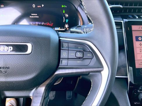 Used 2023 Jeep Grand Cherokee image 22