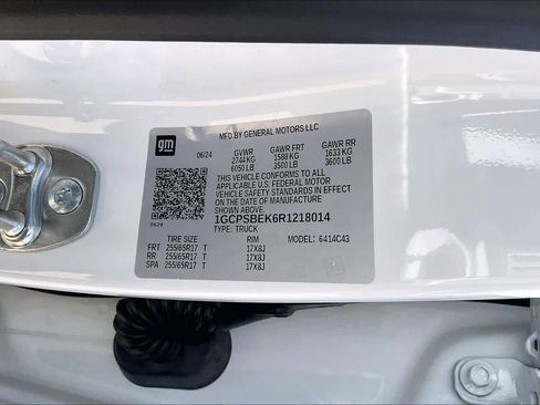 Used 2024 Chevrolet Colorado W/T image 34