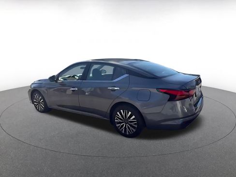 Used 2025 Nissan Altima 2.5 SV image 10