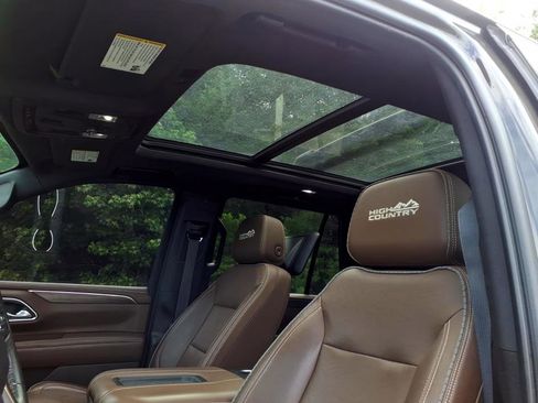 Used 2021 Chevrolet Tahoe High Country w/ Premium Package AWD/4WD image 16
