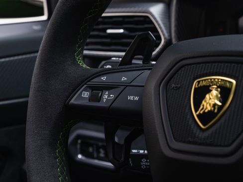 Used 2023 Lamborghini Urus Performante AWD/4WD image 25