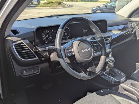 Used 2024 Kia Seltos S AWD/4WD image 9