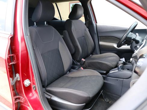 Used 2019 Nissan Kicks SV FWD image 11
