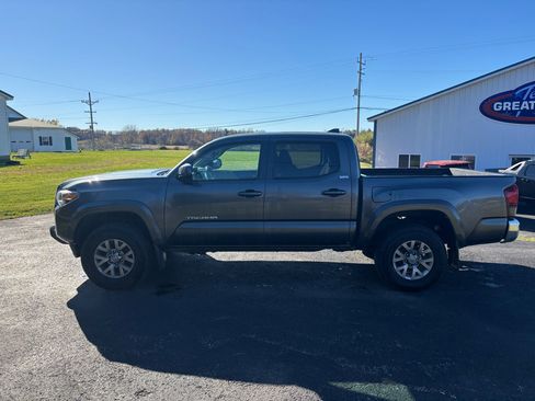 Used 2018 Toyota Tacoma TRD Off-Road image 8