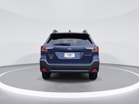 Used 2025 Subaru Outback Premium AWD/4WD image 6
