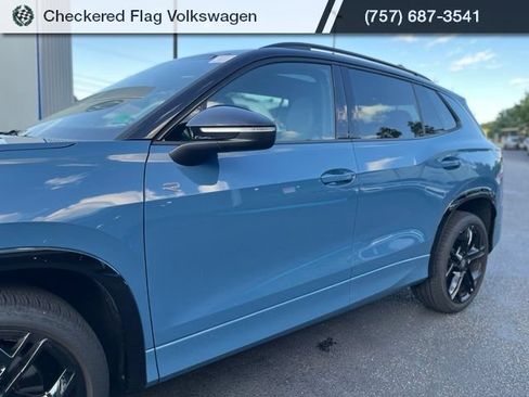 Used 2026 Volkswagen Tiguan SE R-Line AWD/4WD image 3