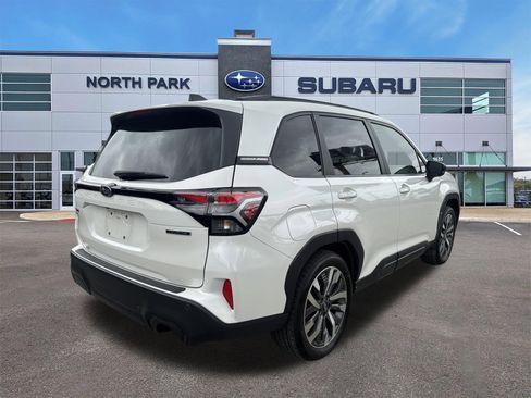 Used 2025 Subaru Forester Touring image 3