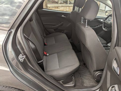 Used 2017 Ford Focus SE w/ Cold Weather Package FWD image 16