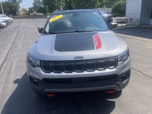 Used 2022 Jeep Compass Trailhawk w/ Trailhawk Convenience Group AWD/4WD image 2