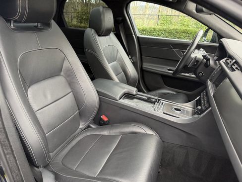 Used 2018 Jaguar XF S image 19