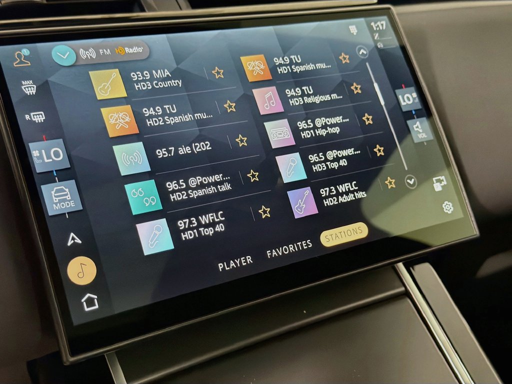 New 2026 Land Rover Range Rover Velar S AWD/4WD image 15