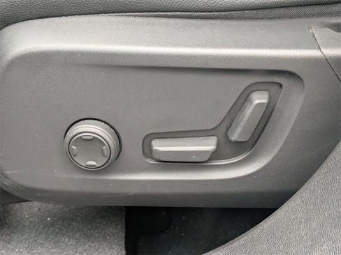 Certified 2024 Volvo XC40 B5 Plus w/ Protection Package Premier image 26