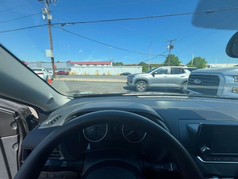 Used 2025 Nissan Sentra S FWD image 32