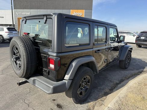 Used 2022 Jeep Wrangler Unlimited Sport image 6
