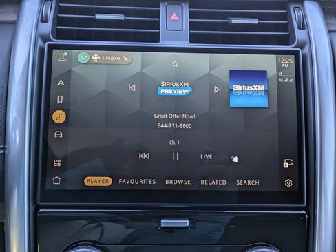 Used 2024 Land Rover Discovery Dynamic SE image 12