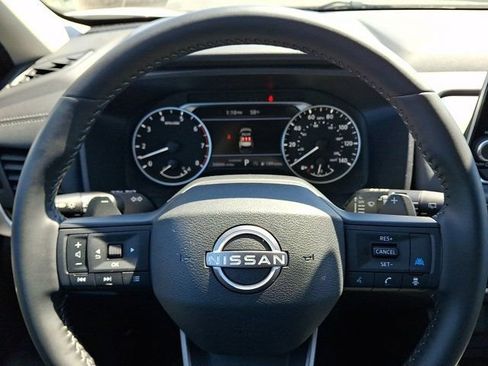 Used 2025 Nissan Rogue SV FWD image 23