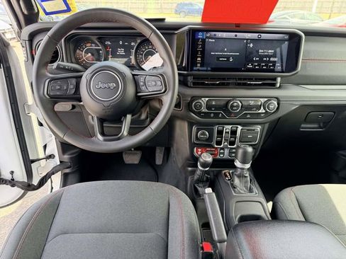 Used 2024 Jeep Wrangler Unlimited Rubicon AWD/4WD image 17