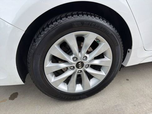 Used 2017 Kia Optima LX image 27