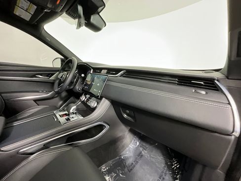 Used 2024 Jaguar F-PACE R-Dynamic S AWD/4WD image 19
