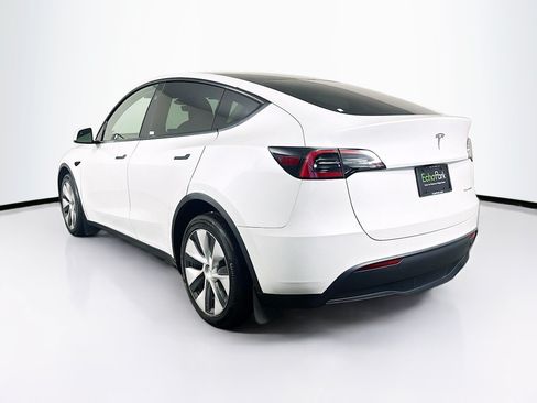 Used 2023 Tesla Model Y AWD image 5