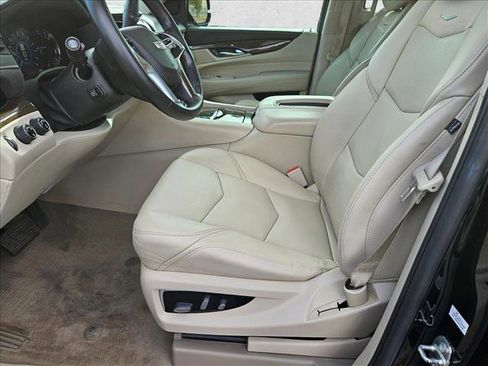 Used 2020 Cadillac Escalade ESV Luxury image 16